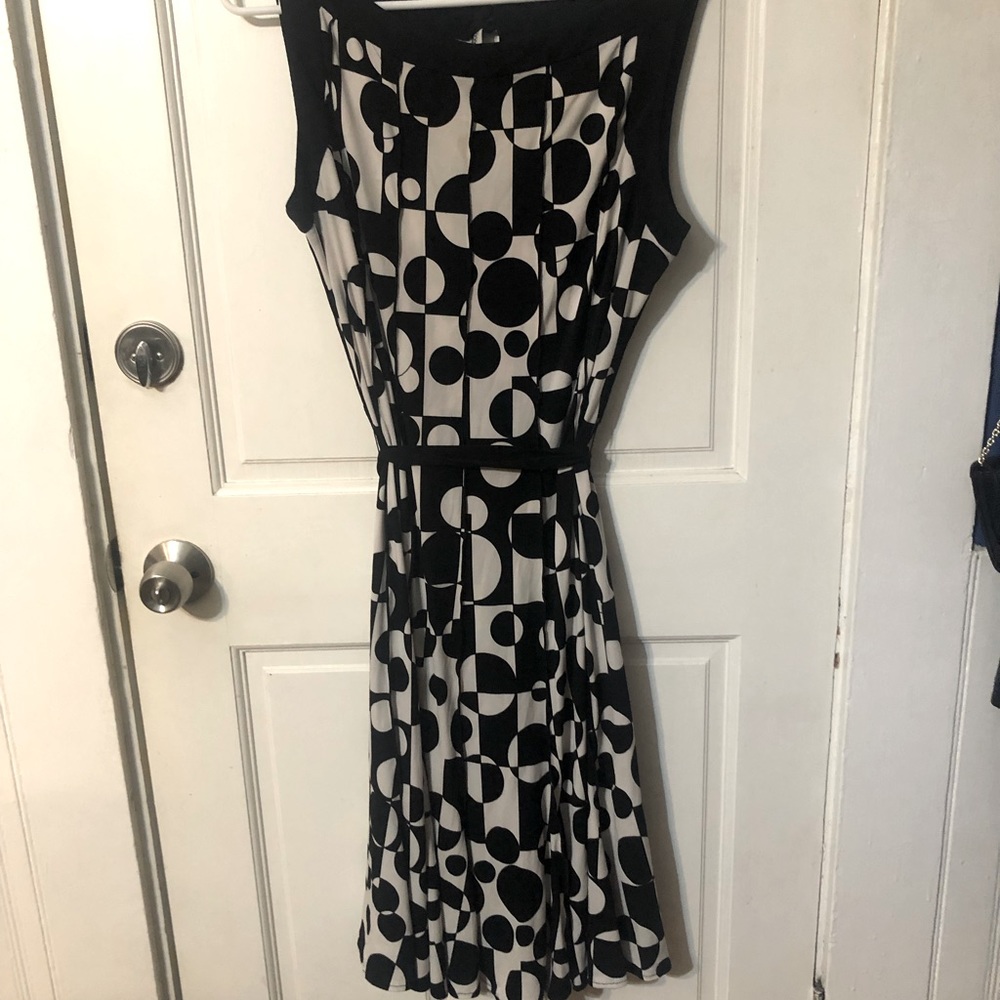 Sandra Darren black &white tea length dress . Size 16 . Worn 2x .